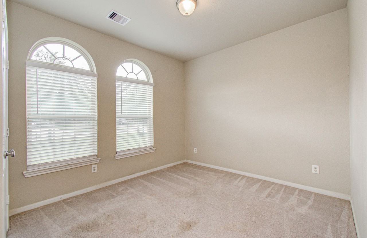 15702 Whisper Woods Dr - Photo 7 of 31