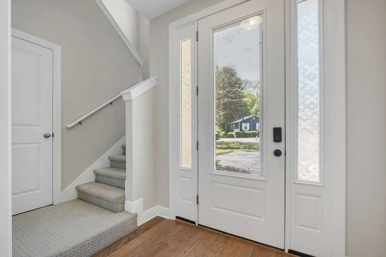 718 Truett Dr - Photo 3 of 20