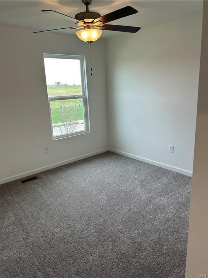 60 Mora Blvd - Photo 4 of 29