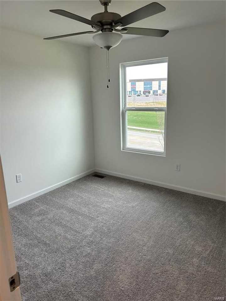 60 Mora Blvd - Photo 5 of 29