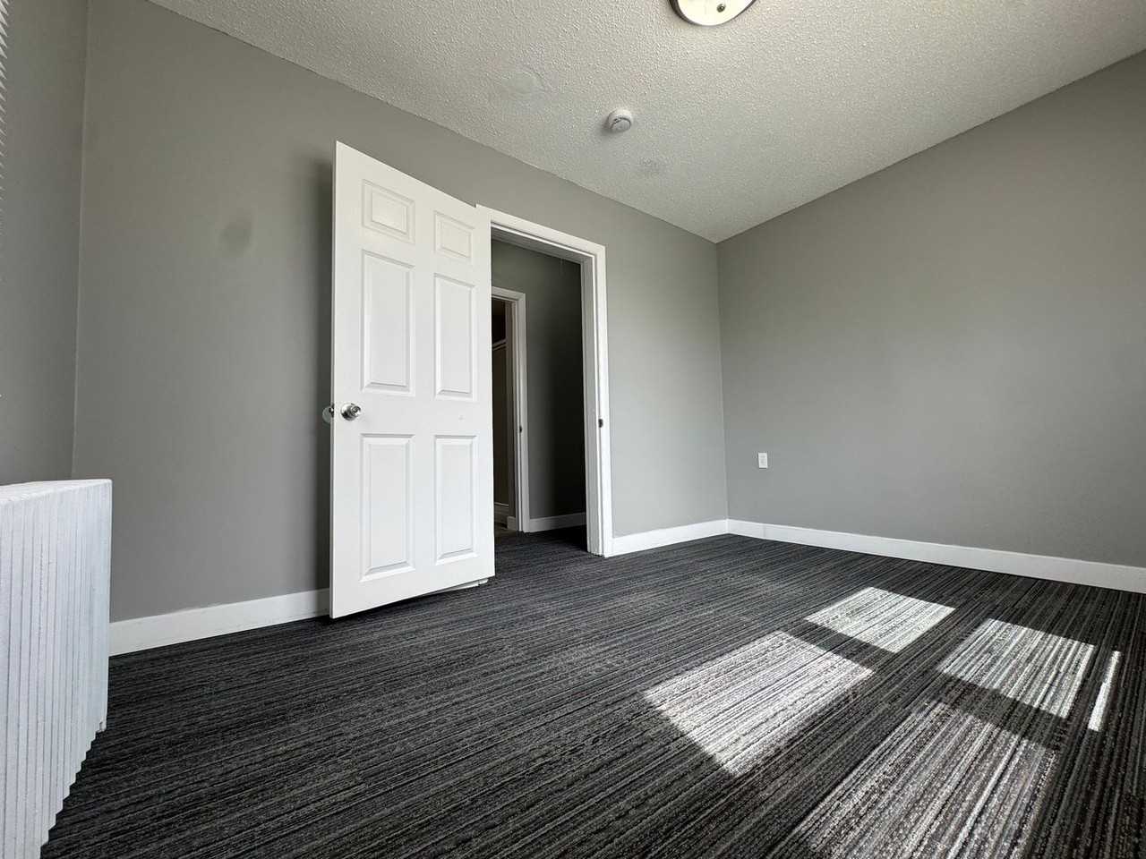 1727 Reaney Ave - Photo 4 of 7