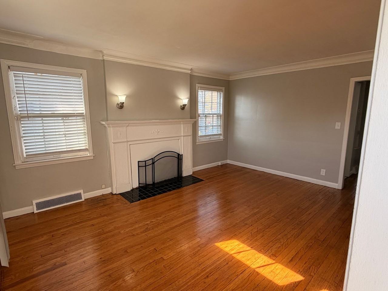 10116 W Outer Dr - Photo 3 of 11