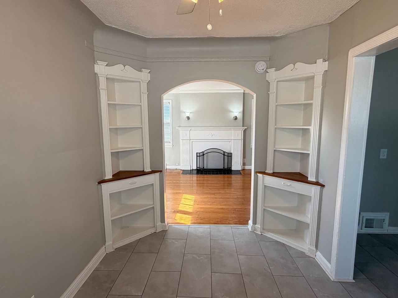 10116 W Outer Dr - Photo 6 of 11