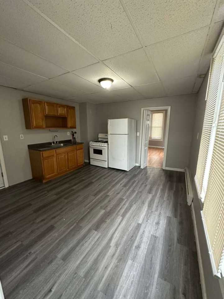 27 Hickory St - Photo 3 of 7