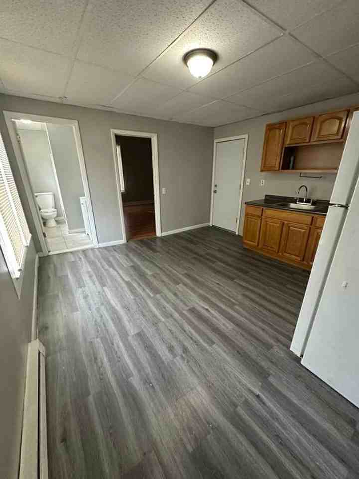 27 Hickory St - Photo 6 of 7