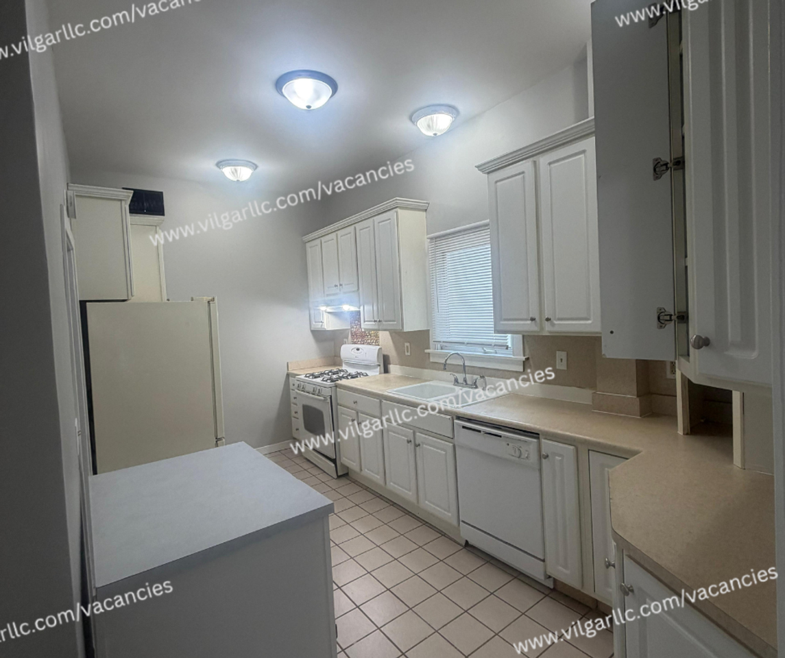 321 Grove St - Photo 6 of 30