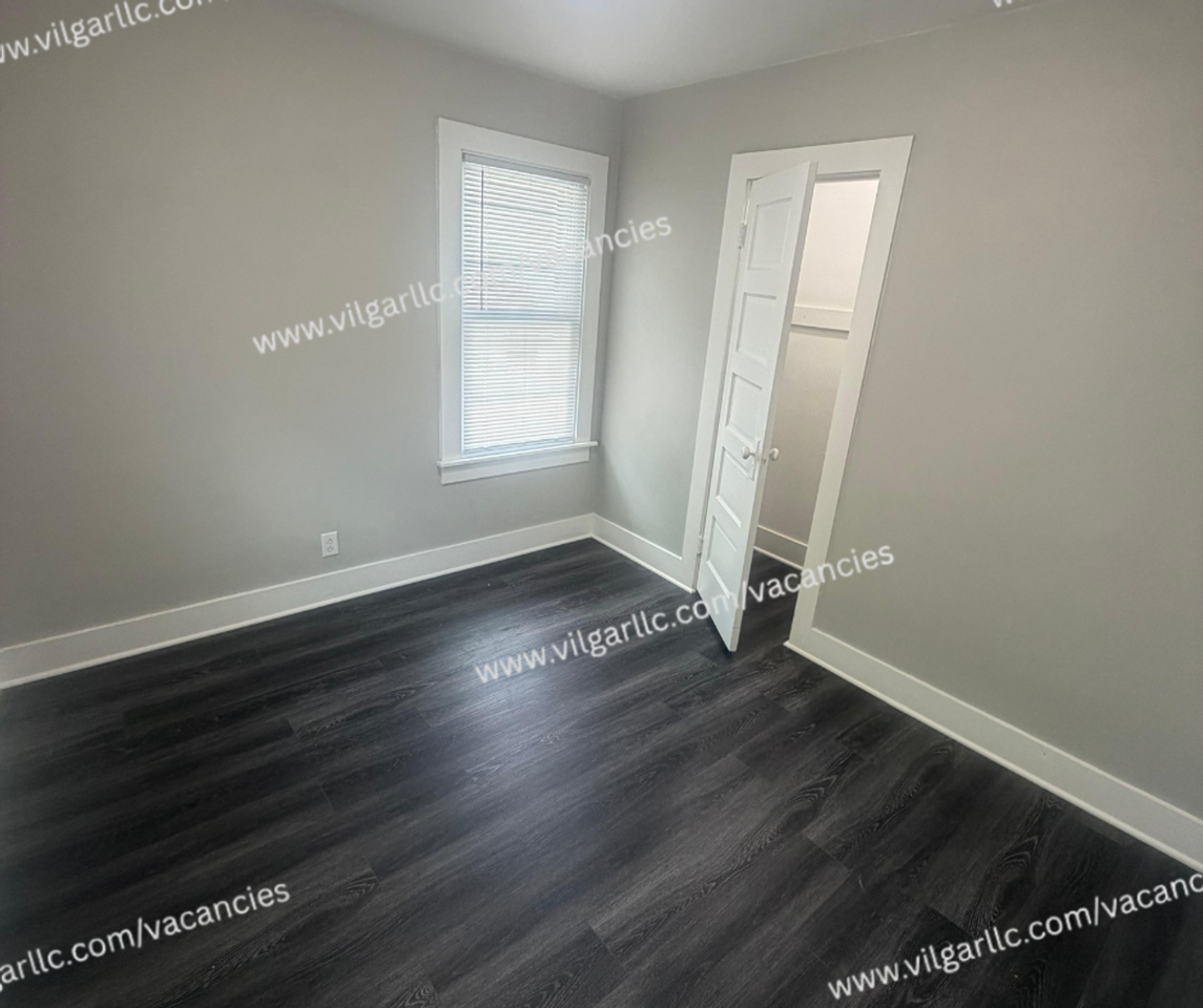 321 Grove St - Photo 7 of 30