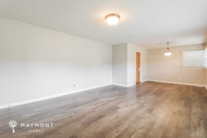 3815 Idlewild Ave - Photo 4 of 10