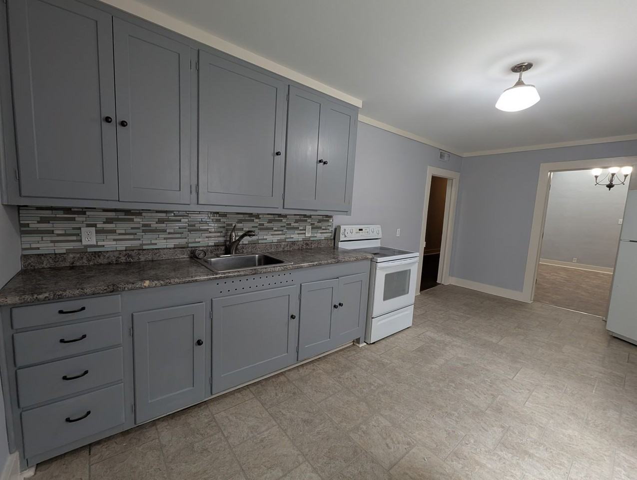 409 Main St - Photo 3 of 19