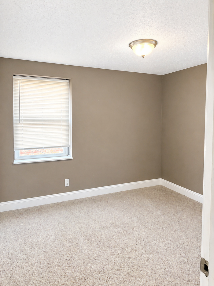 978 Warder Ave - Photo 7 of 10