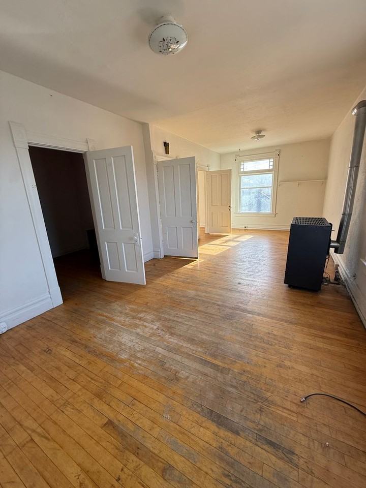 207 S Crystal St - Photo 2 of 16