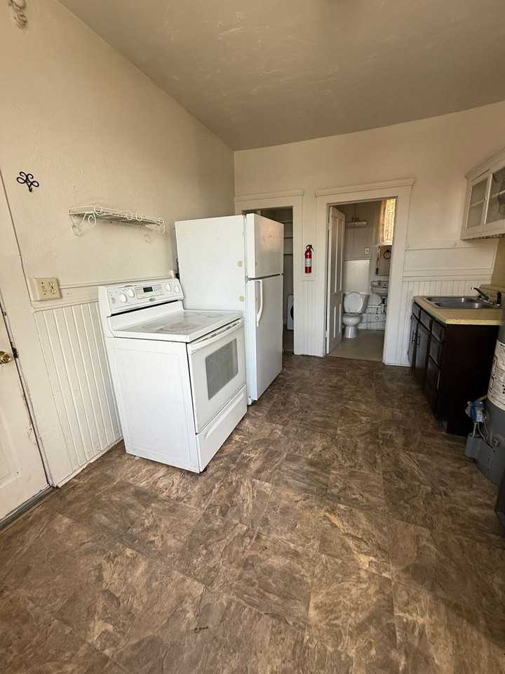 207 S Crystal St - Photo 7 of 16