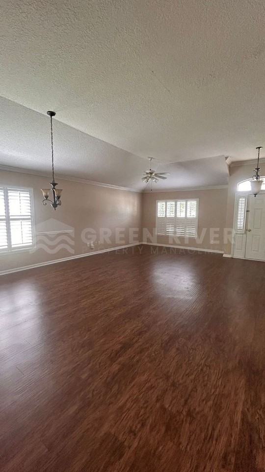 2522 Willow Creek Dr - Photo 2 of 33