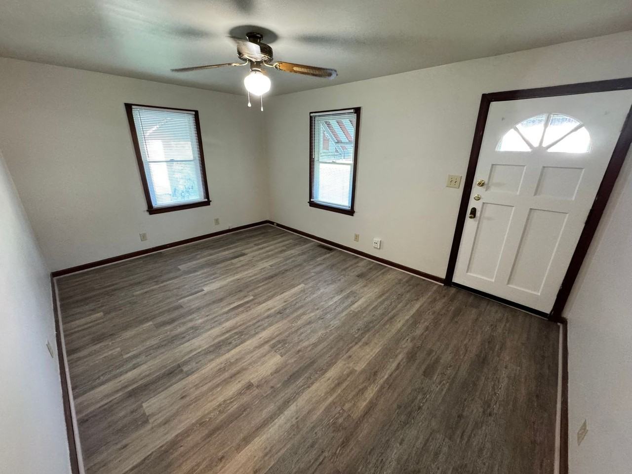 1038 Seelbach Ave - Photo 2 of 23