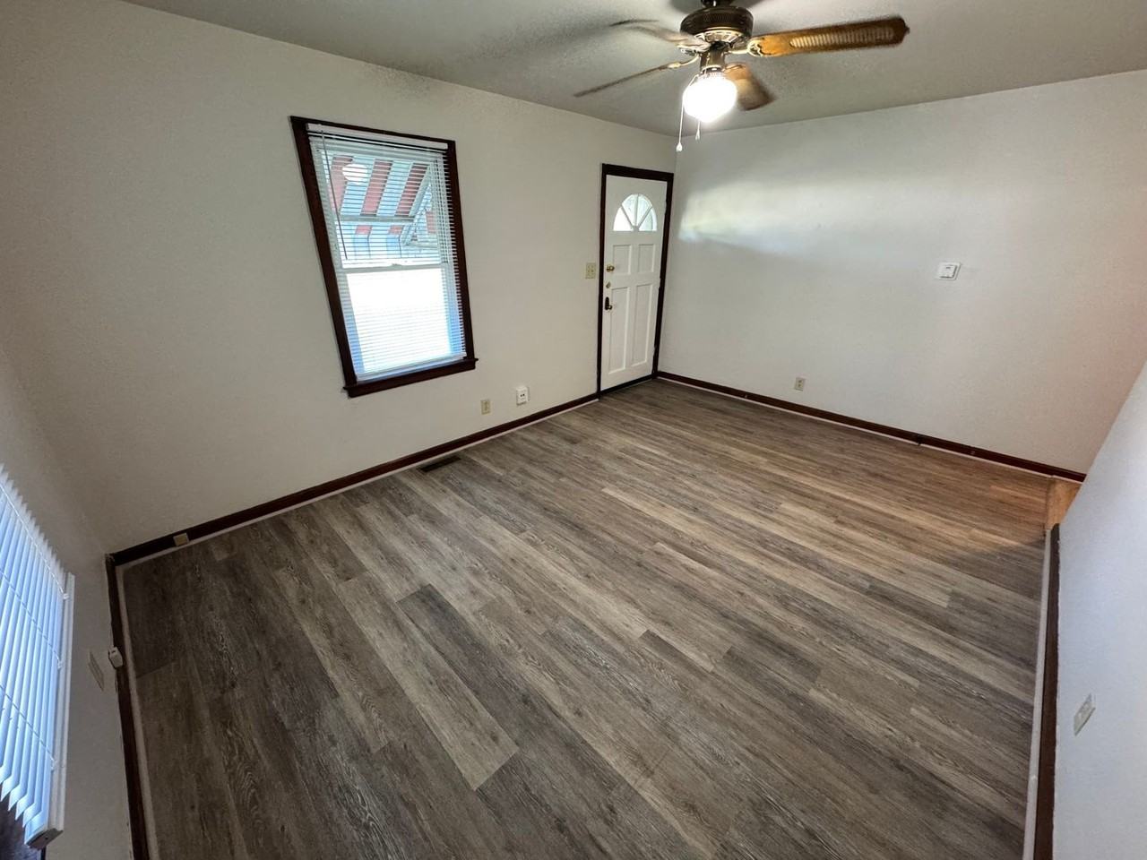 1038 Seelbach Ave - Photo 3 of 23