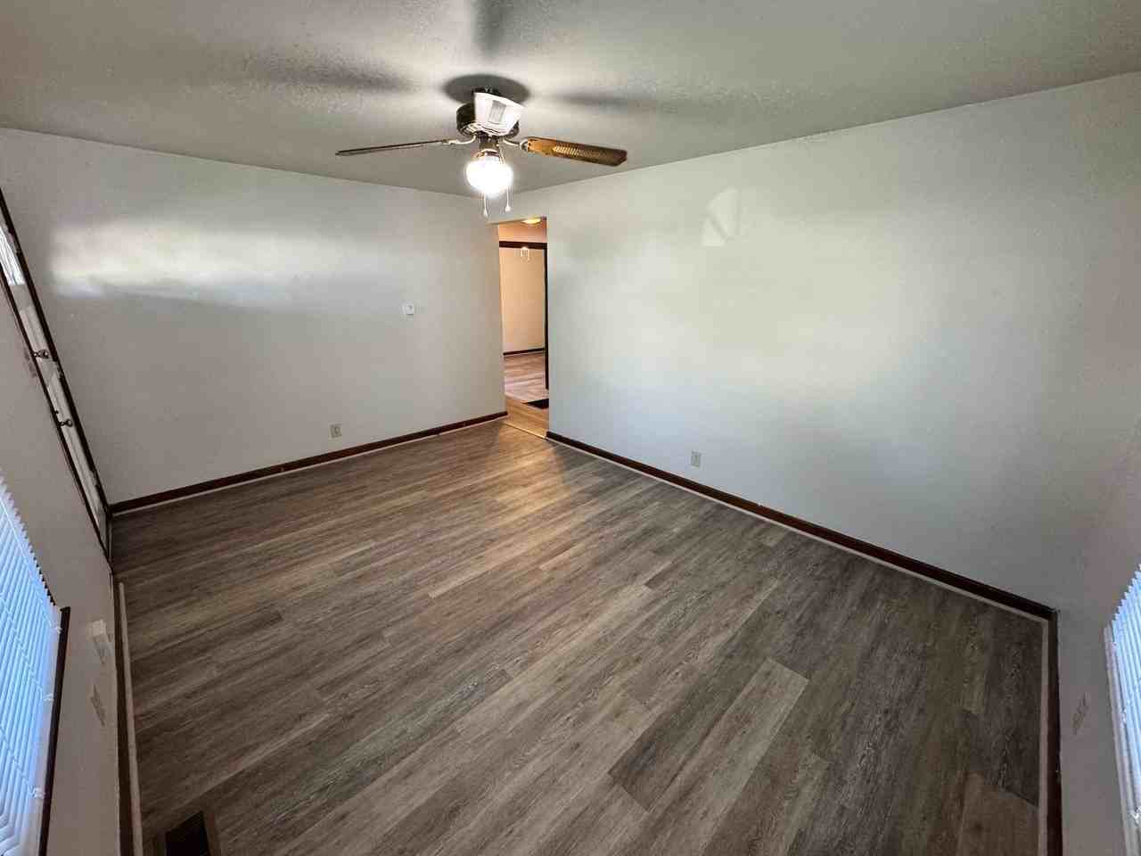 1038 Seelbach Ave - Photo 4 of 23