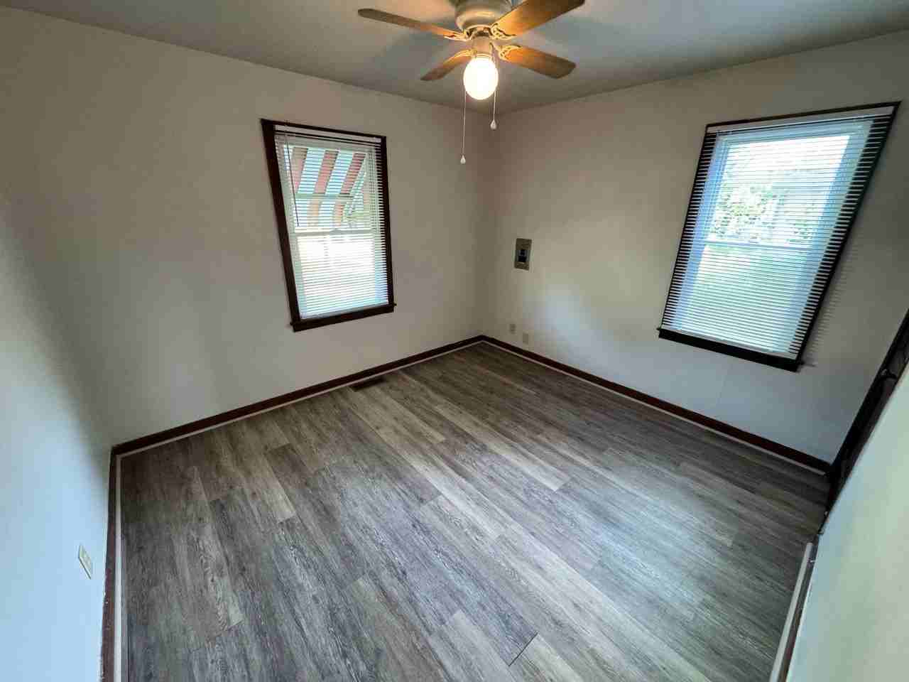 1038 Seelbach Ave - Photo 6 of 23