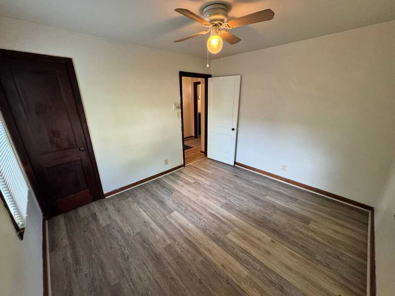 1038 Seelbach Ave - Photo 7 of 23