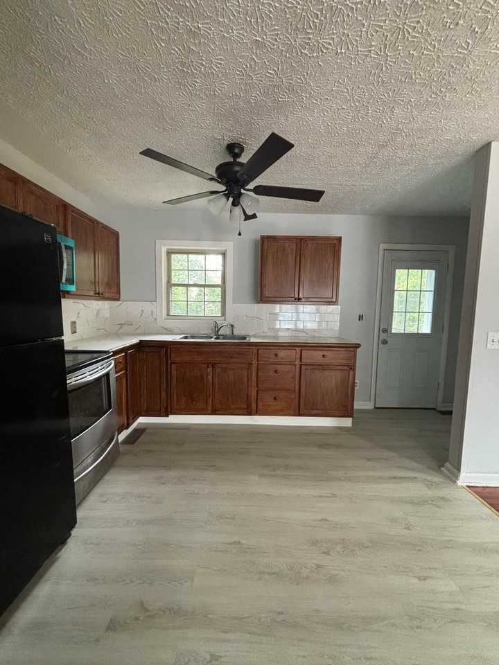 1733 Holly Dr - Photo 4 of 6