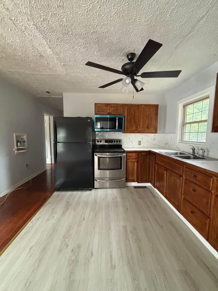 1733 Holly Dr - Photo 5 of 6