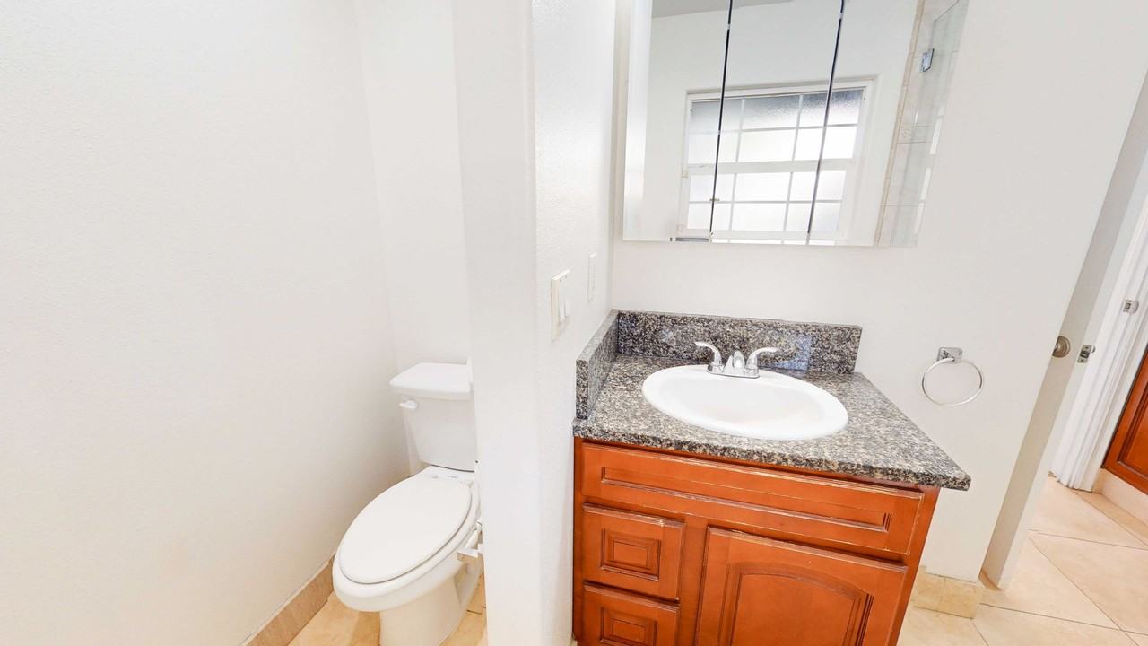 205 Waring Ave - Photo 4 of 8