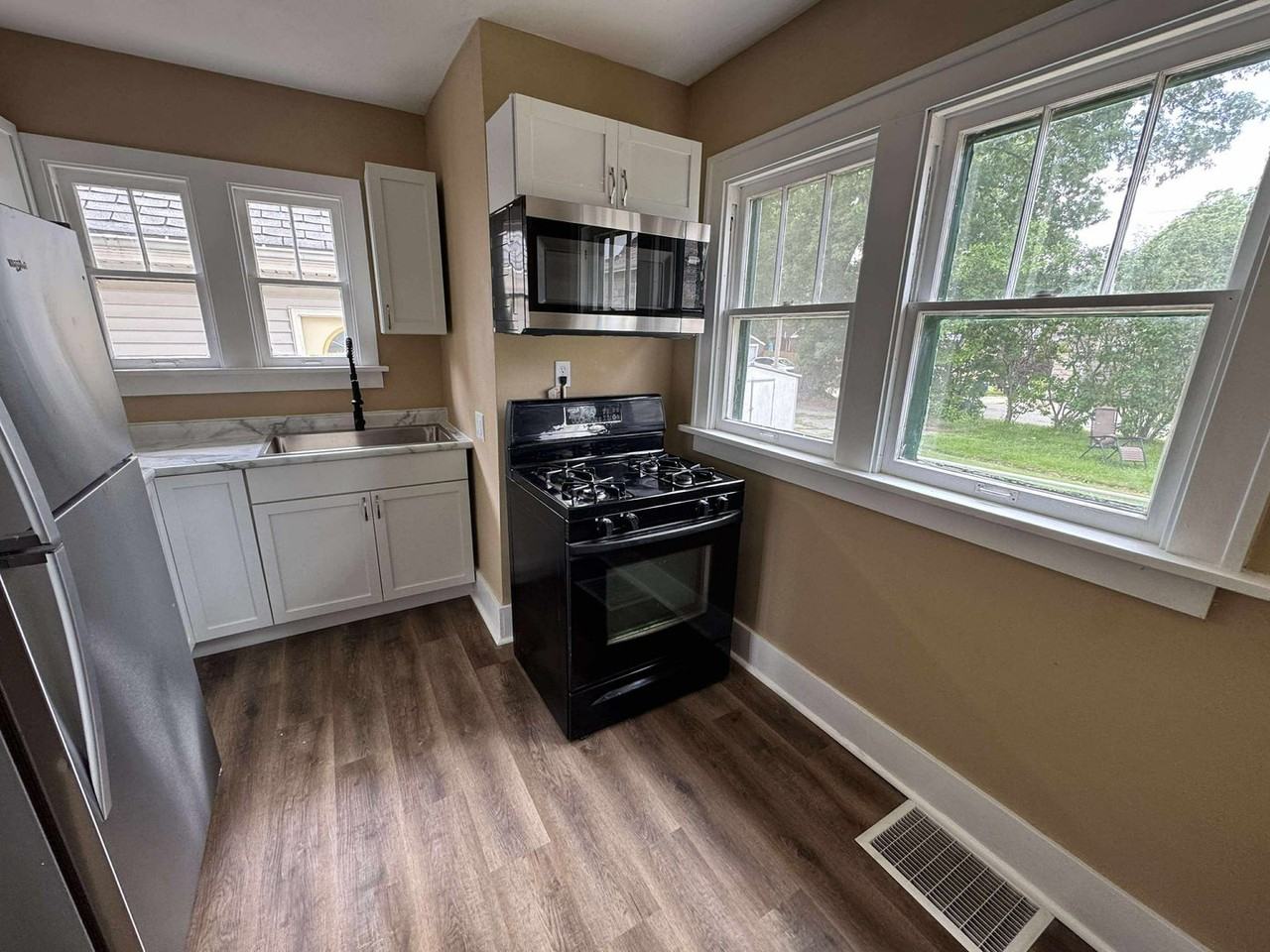 2614 23 1/2 Ave - Photo 2 of 11