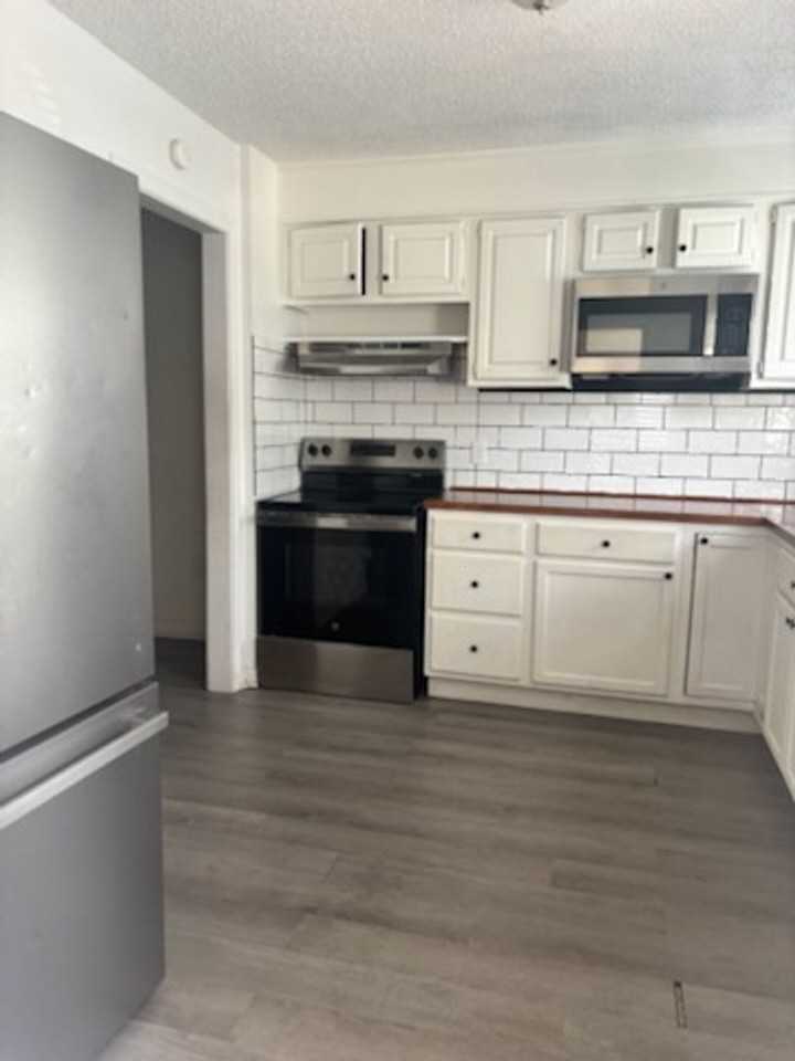 352 Brookwood Lake Pl - Photo 3 of 16