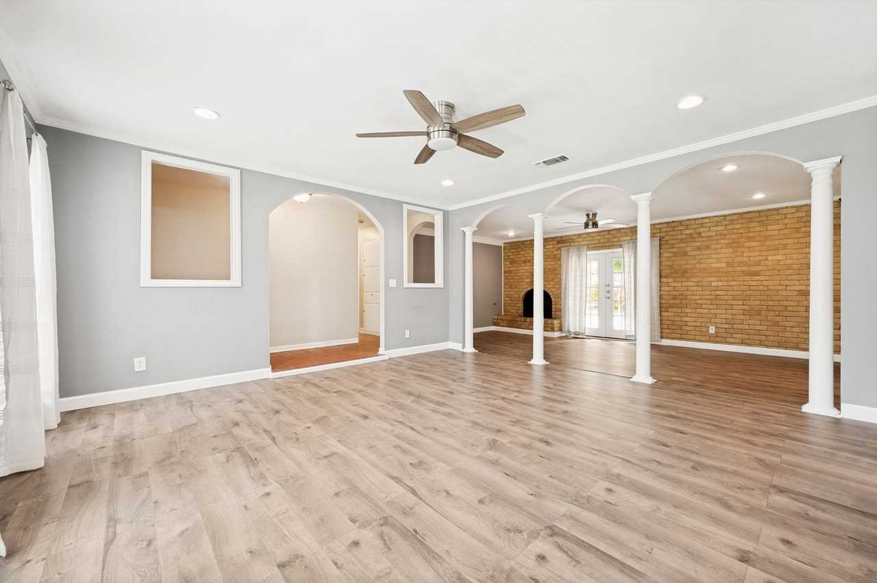 1717 Hillcrest Dr - Photo 5 of 25