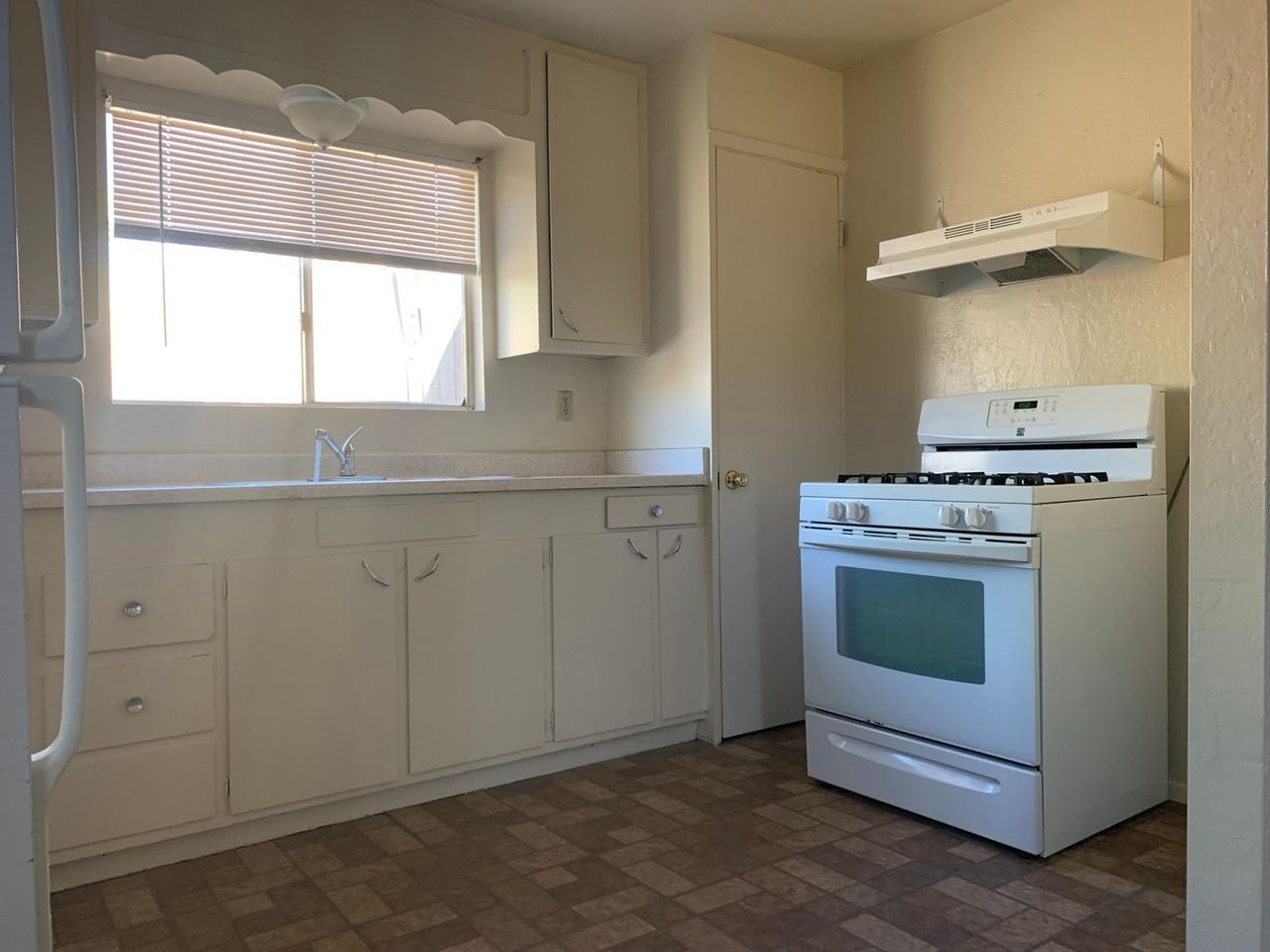 300 General Marshall St NE - Photo 5 of 12