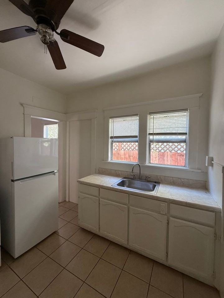 1614 E Broadway - Photo 4 of 7