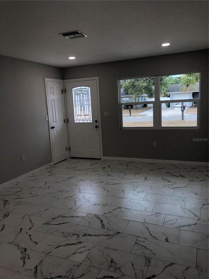 345 Parkland Ave - Photo 2 of 16