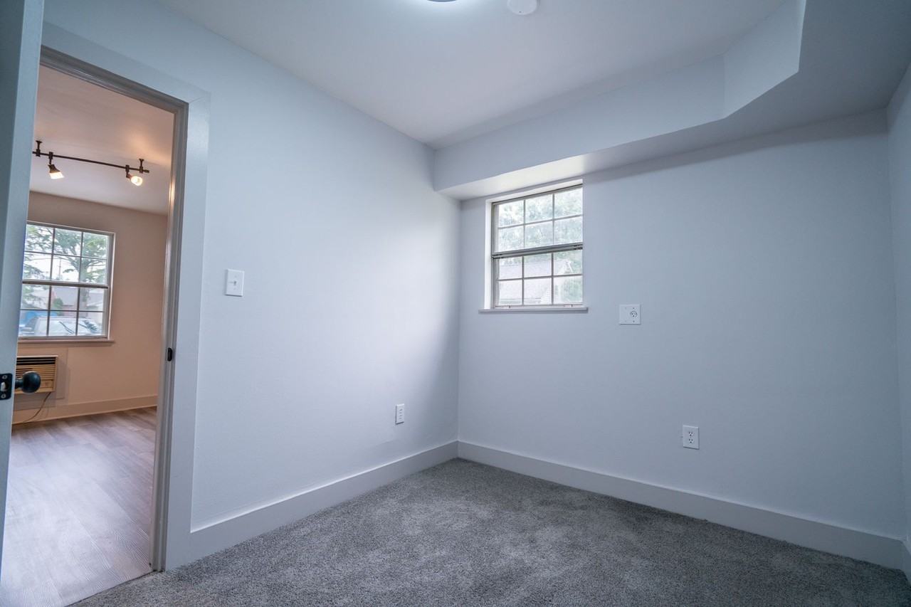 139 E Butler Ave - Photo 3 of 9