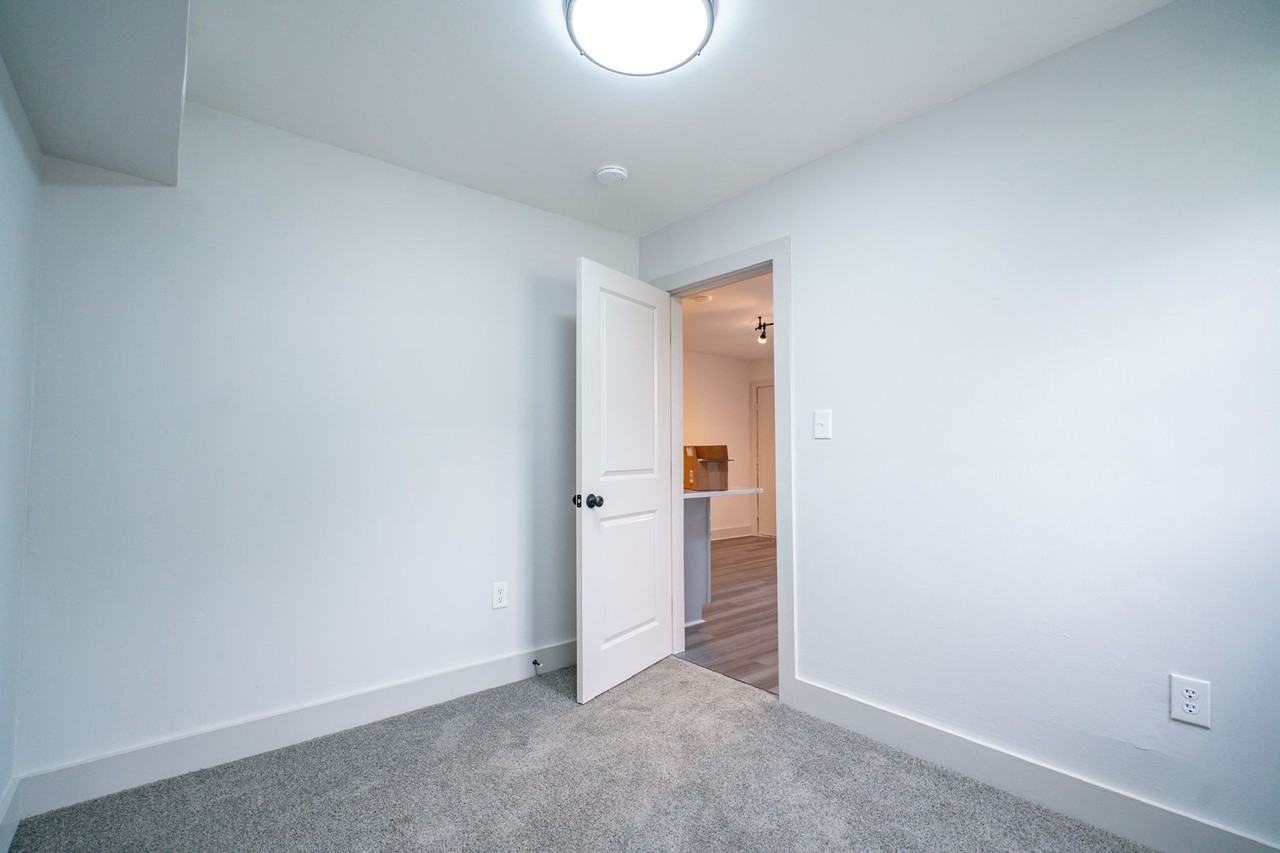 139 E Butler Ave - Photo 6 of 9