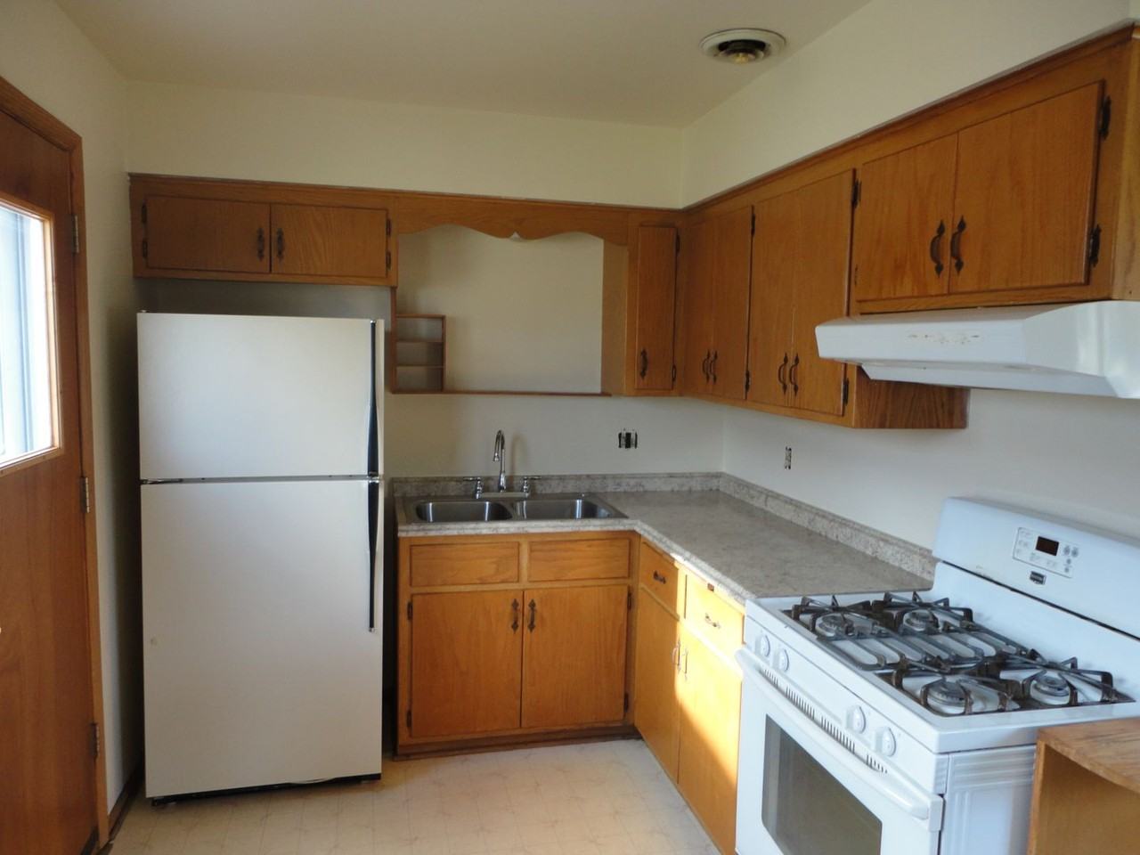 2944 & 2962 N 124th St - Photo 7 of 8