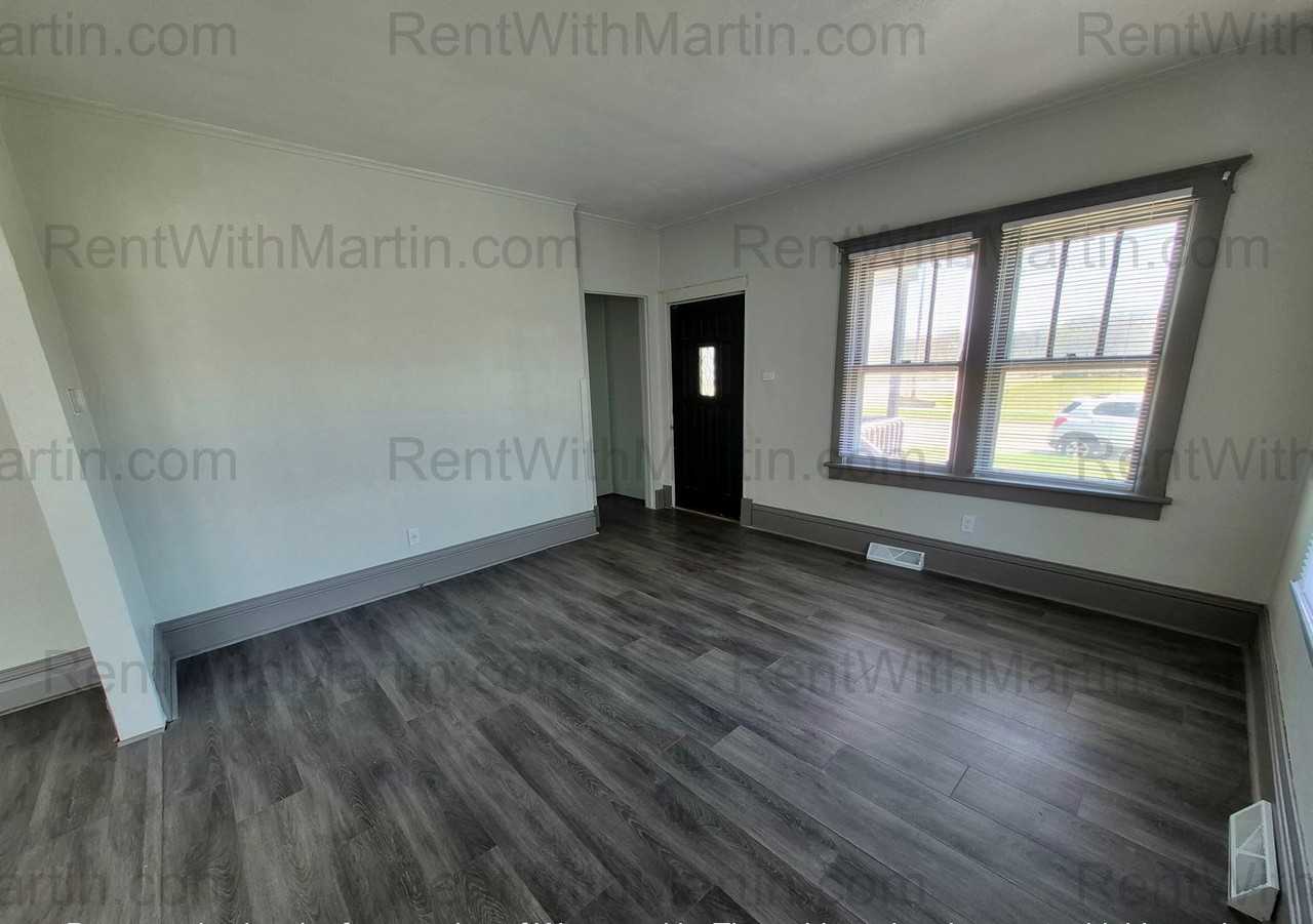 2421 E 4th St - Photo 3 of 20