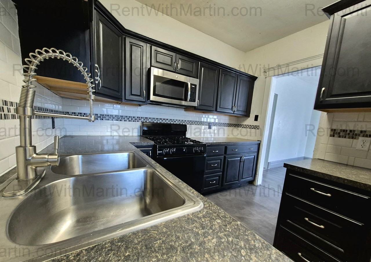 2421 E 4th St - Photo 7 of 20