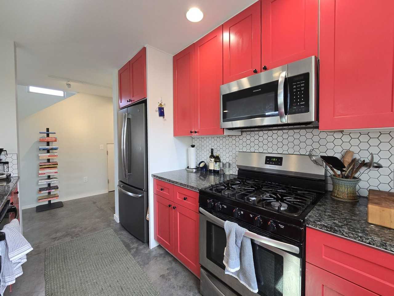 2180 W Alameda St #10 - Photo 6 of 23