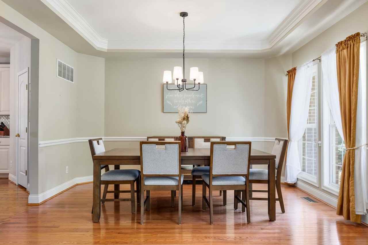 1281 Rivermeade Dr - Photo 3 of 46