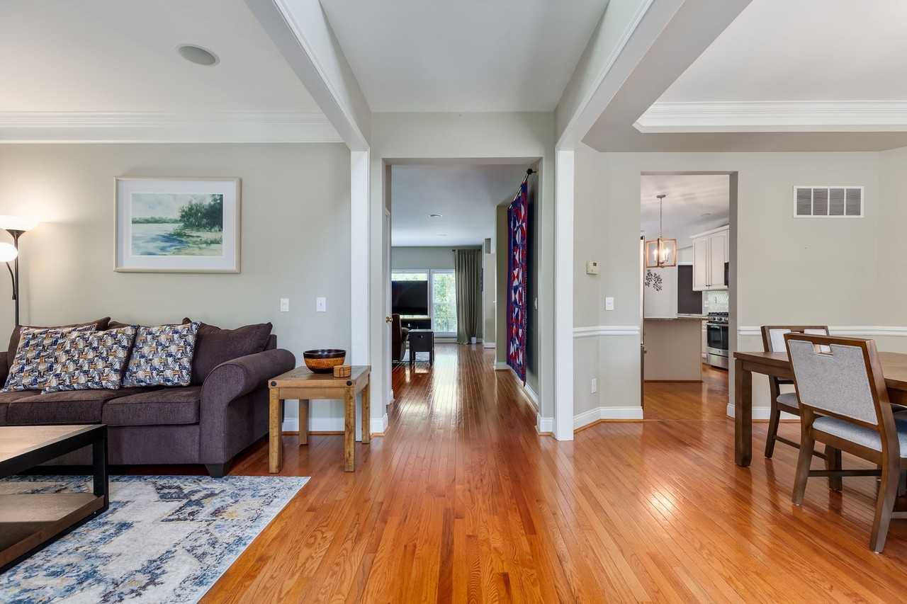 1281 Rivermeade Dr - Photo 4 of 46