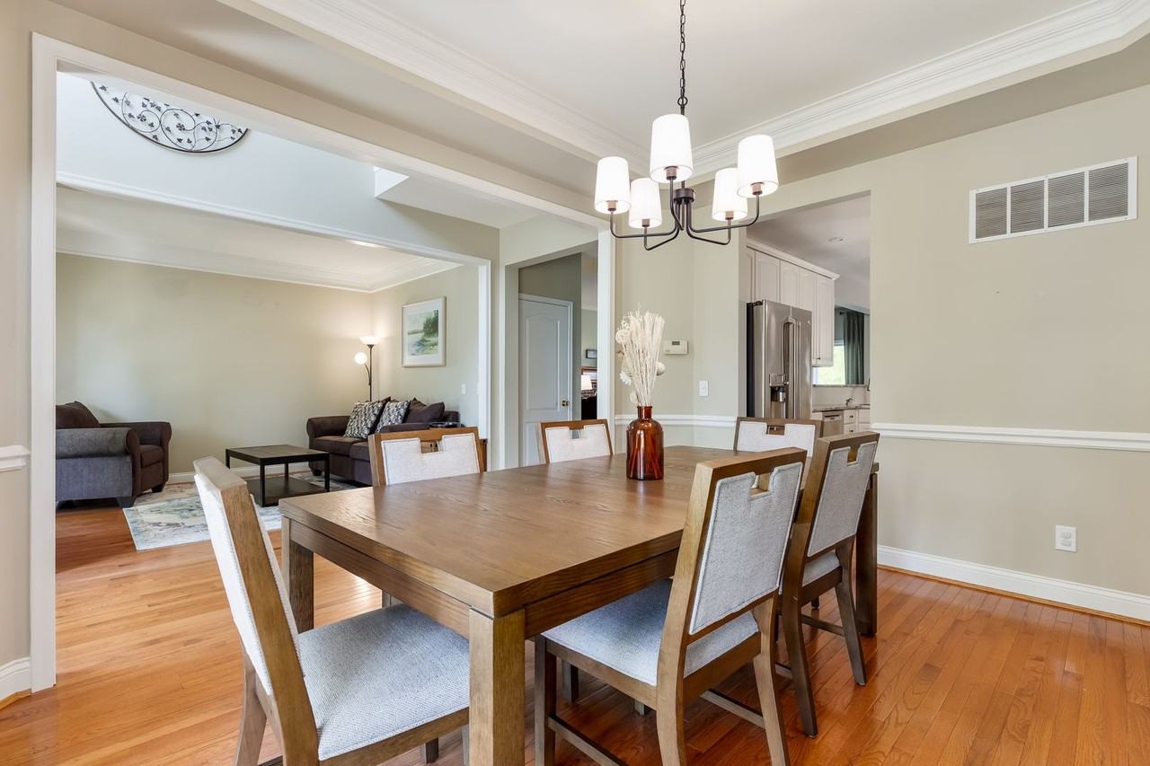 1281 Rivermeade Dr - Photo 5 of 46