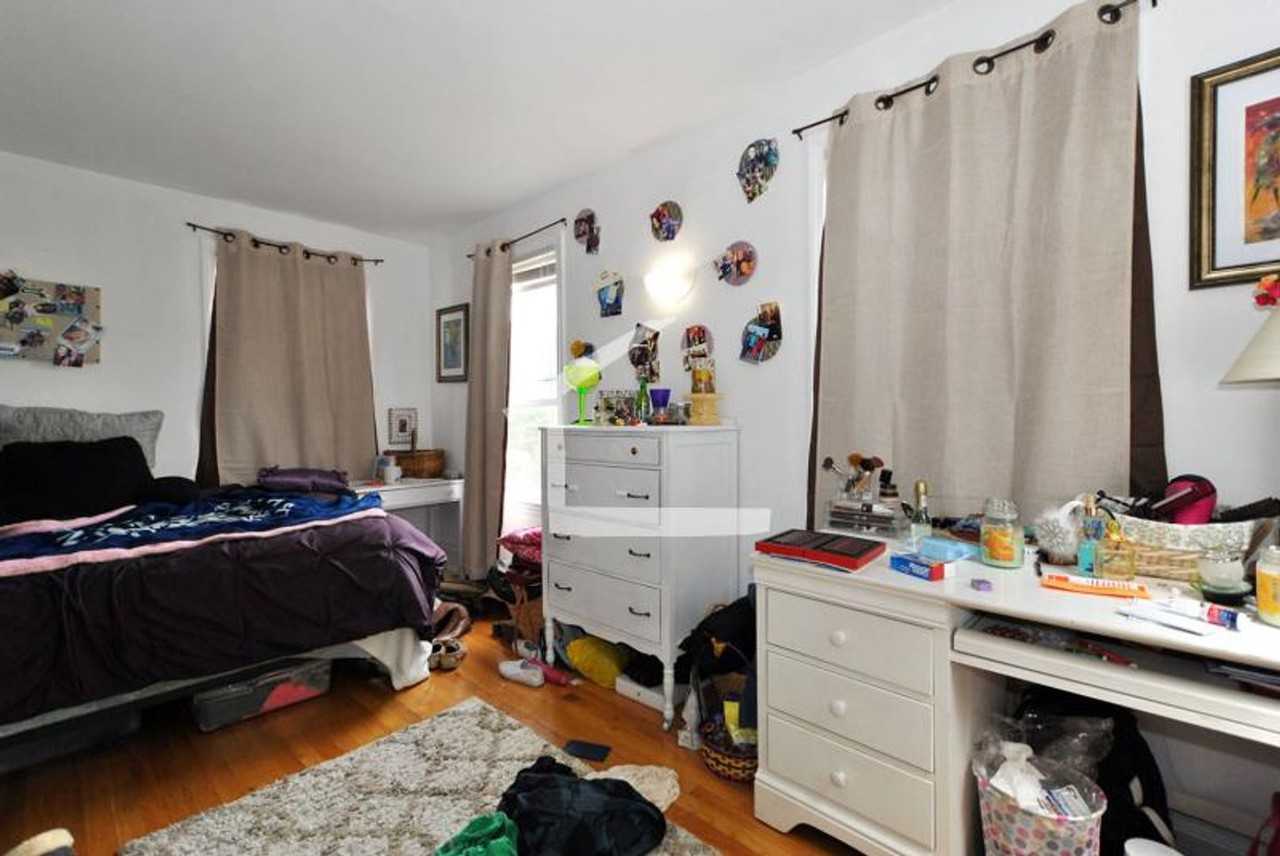 62 Brooks St - Photo 3 of 7