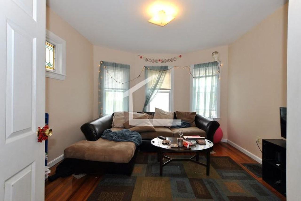 62 Brooks St - Photo 4 of 7