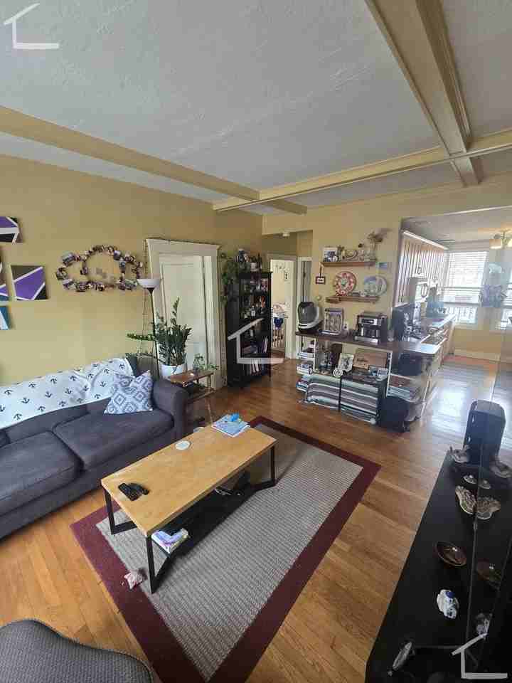 1718 Commonwealth Ave - Photo 2 of 9