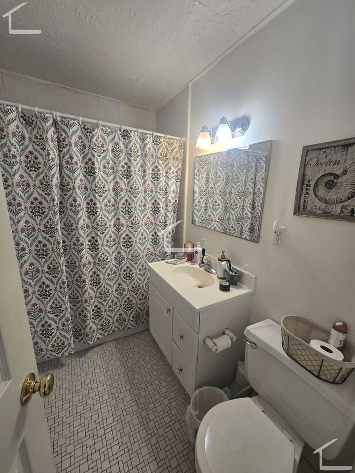 1718 Commonwealth Ave - Photo 7 of 9