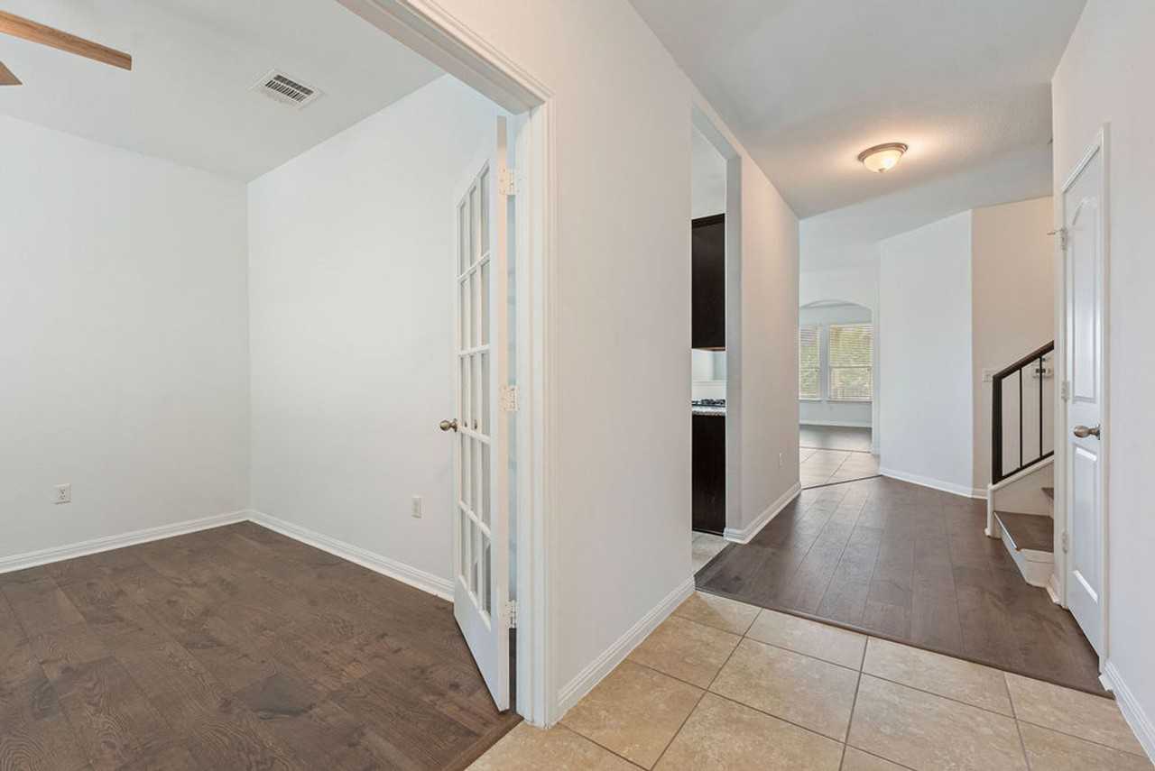 10906 Bruneau Trl - Photo 3 of 26