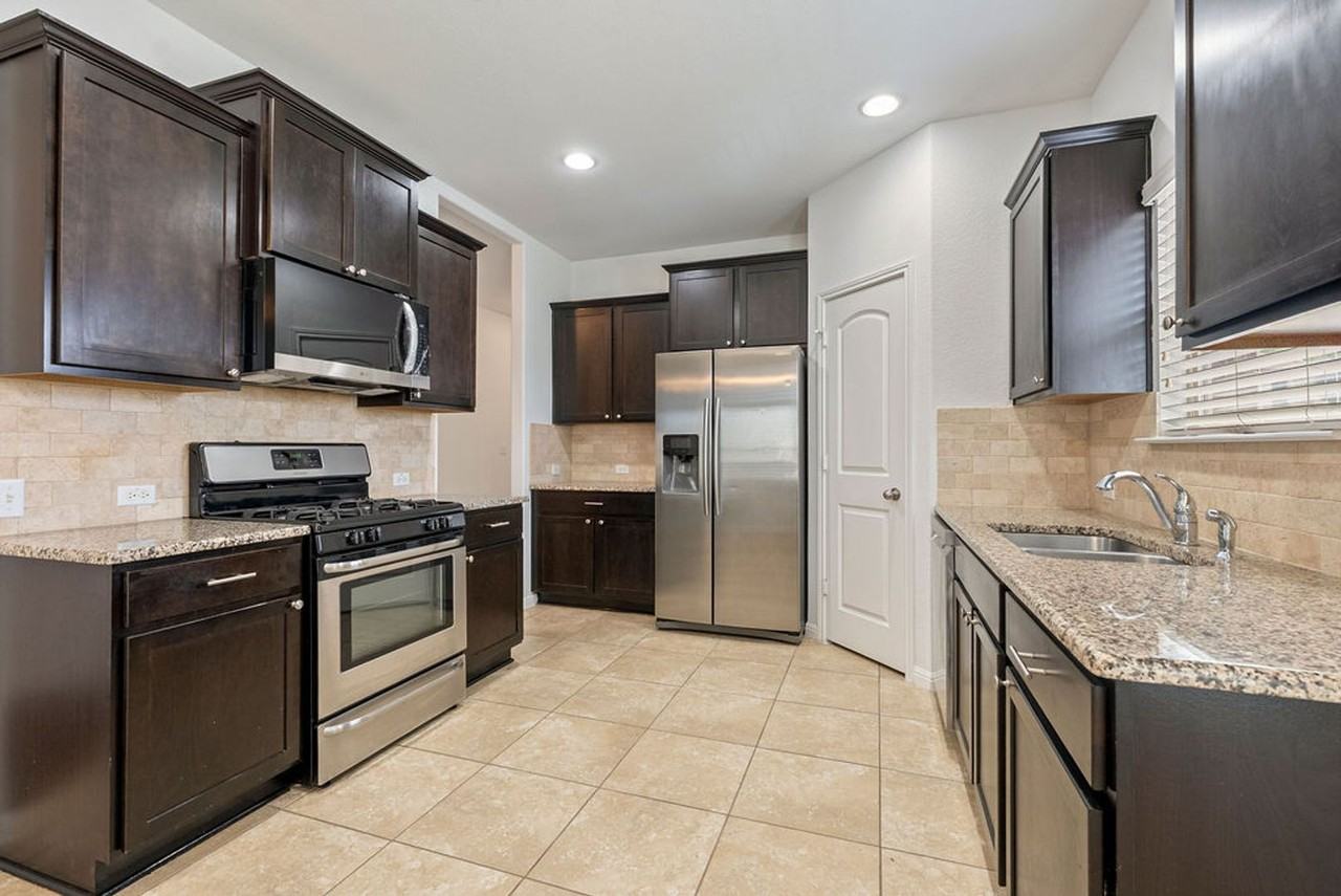 10906 Bruneau Trl - Photo 7 of 26