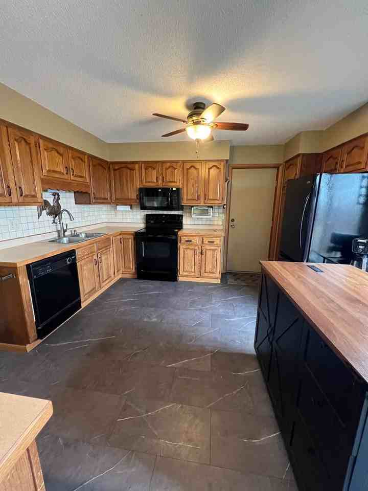 2706 W 12th St - Photo 4 of 19