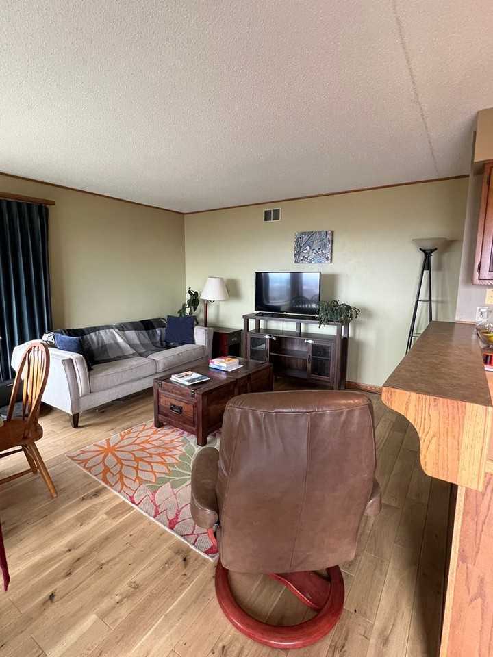 2706 W 12th St - Photo 5 of 19