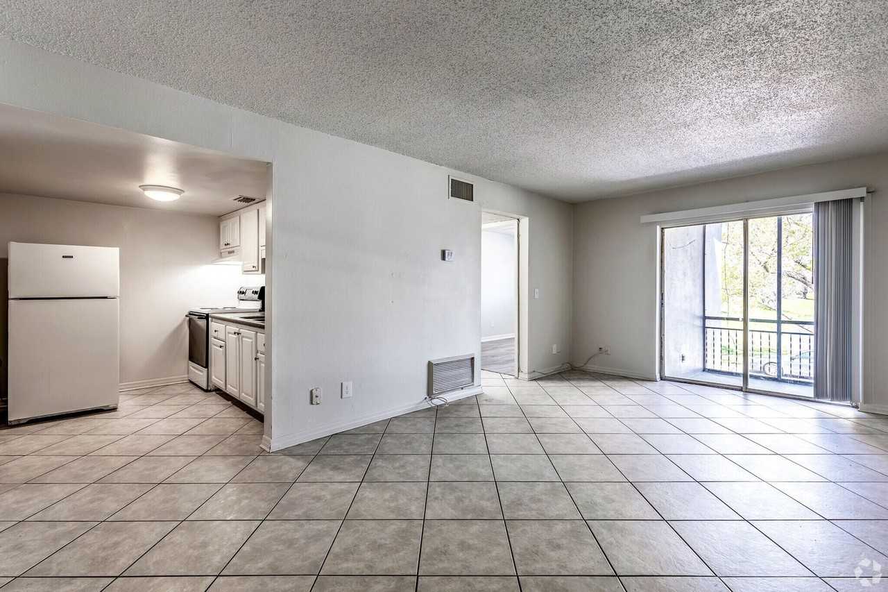 Lakeside Villa - Photo 4 of 12