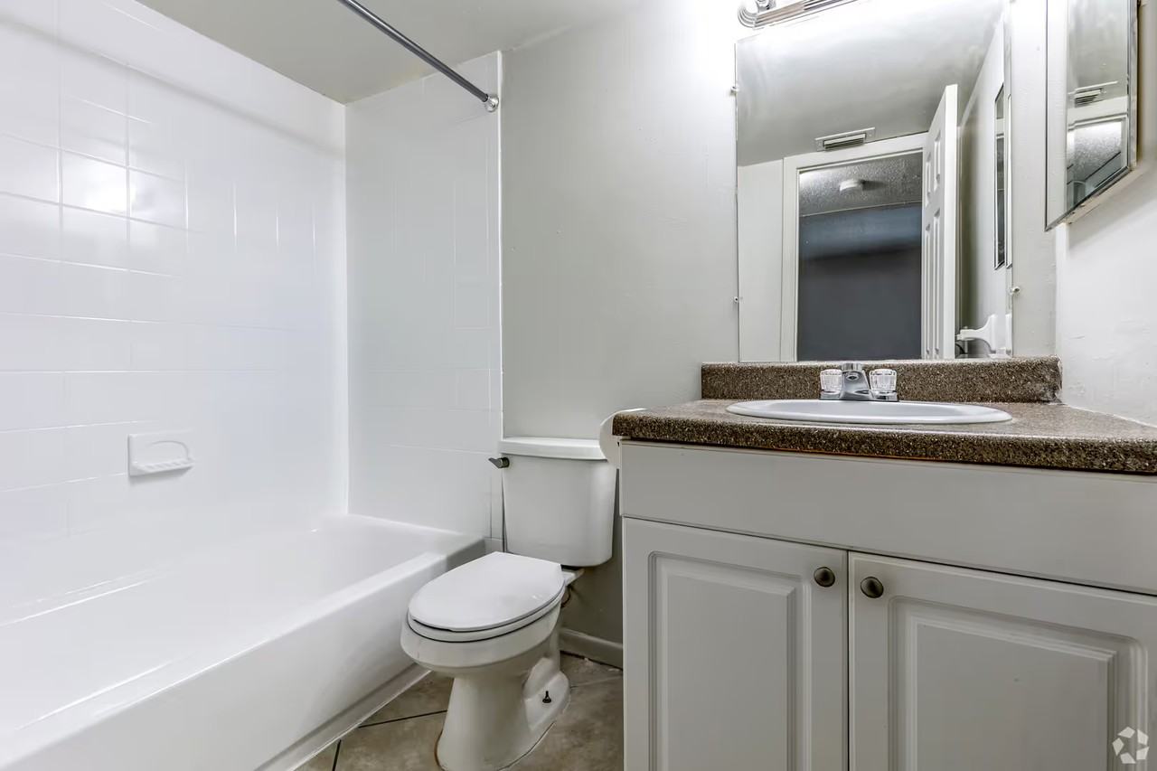 Lakeside Villa - Photo 7 of 12